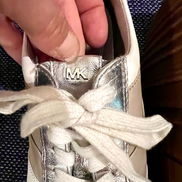 MICHAEL KORS Leather metallic sneakers. 🩷🩶🤍 - Picture 8 of 10